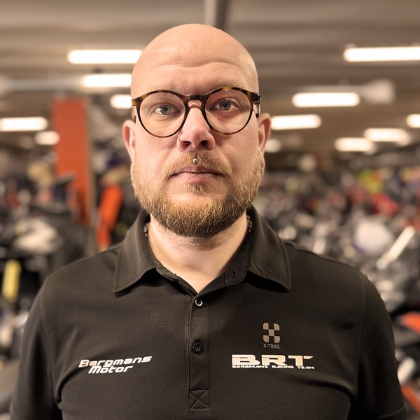 Simon Svärd, verkstadstekniker på Bergmans Motor